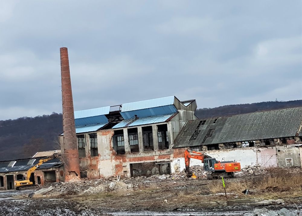 Demolice bývalé sklárny Avirunion v Ústí nad Labem, ul. tovární č.p. 20 